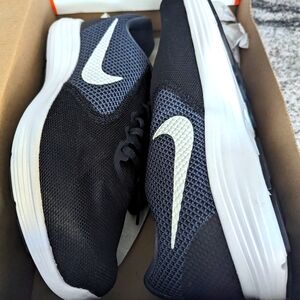 Brand new men's Nike sneakers